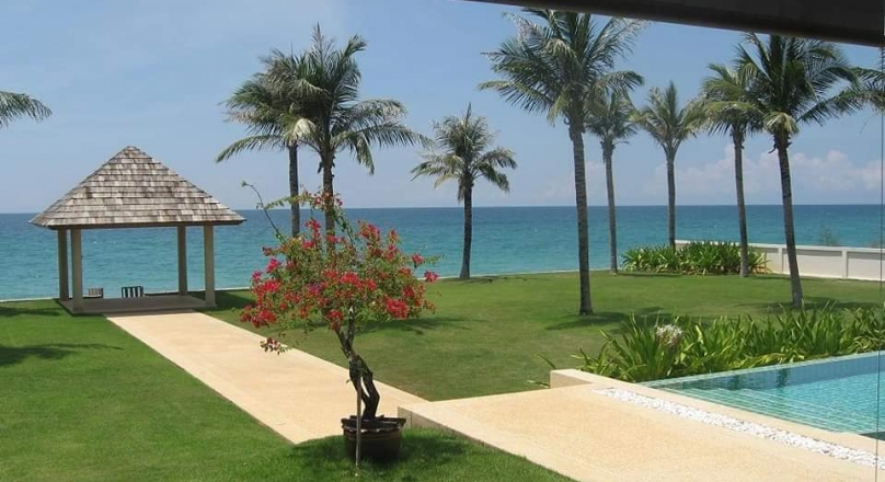 Phuket quality real estate presents this absolutely gorgeous pure premium beachfront villa