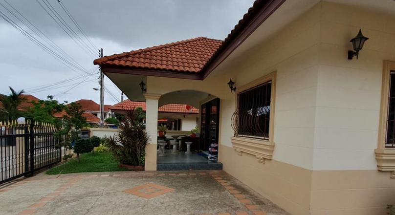 Quick sale cheapest Wide area house with a 5.5 million bata pool that ...