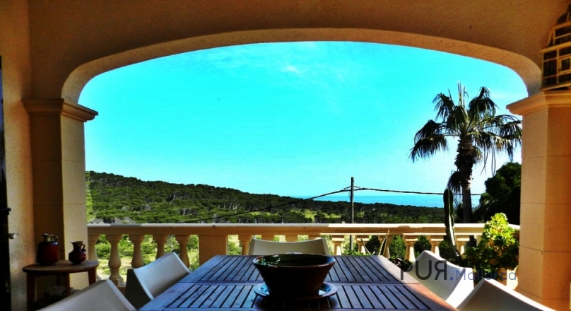 Cala Ratjada. Small villa with sea views. Holiday rental license.