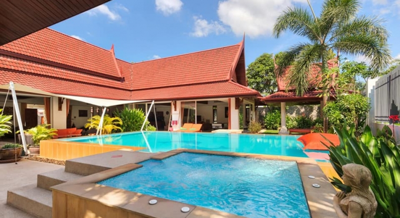Phuket quality real estate offers for the golf lovers this beauty of a 3 bedroom villa