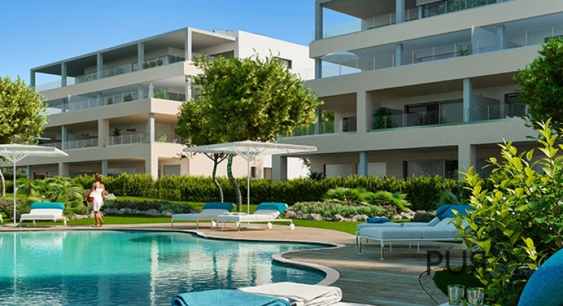Bright, airy new apartments. You feel the island. Right along the golf course