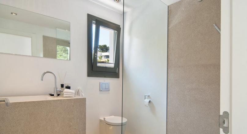 Santa Ponsa. Villa. Sea views. Very good condition. Including separate guest apartment.