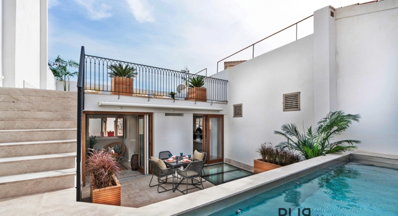 Palma. Townhouse. With roof pool. Neukonstruiert. Architecture. Remarkable.