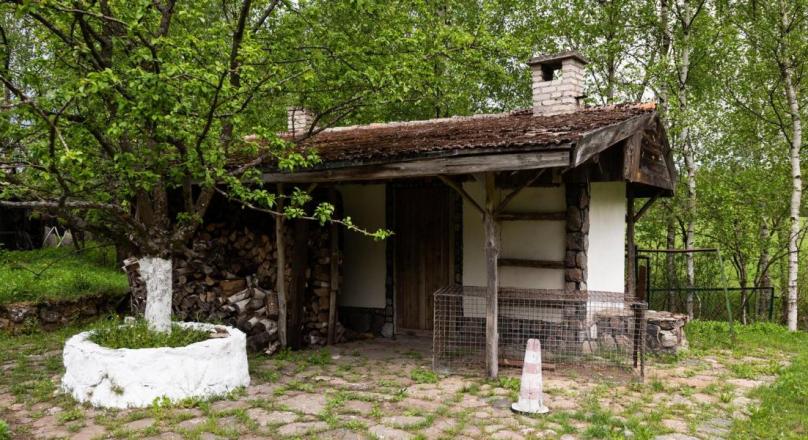 A unique property for sale on the border of the province.