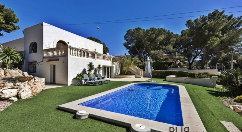 Investor wanted. Villa in Santa Ponsa. To renovate. Only a few steps to the sea.