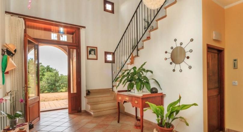Finca. Llucmayor. Good location. Short ways. Lots of space. And a good price.