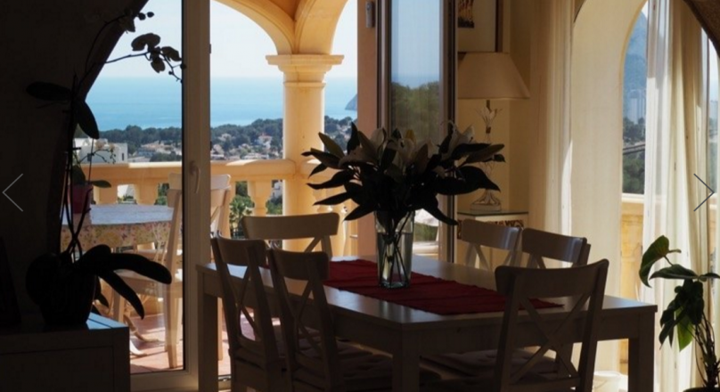 Villa en venta 5 dormitorios con piscina climatizada y vistas al mar y en Moraira