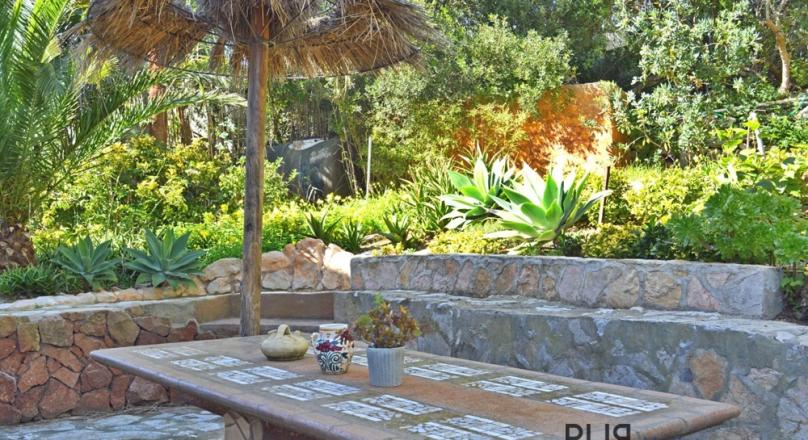 Very good location. Lots of space. A lot of quality. A price that is impressive. For 3 units.