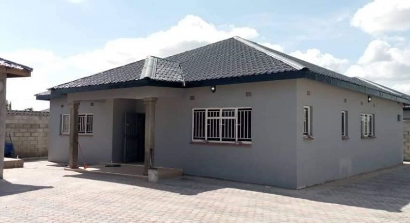 Three bedrooms stand alone house together with a coltage for rent