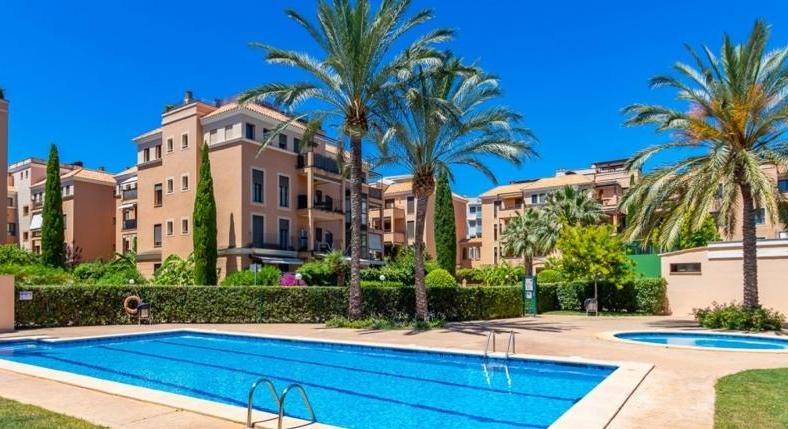Palma. El Molinar. Apartment. With a lot of space. Short walk to the beach.