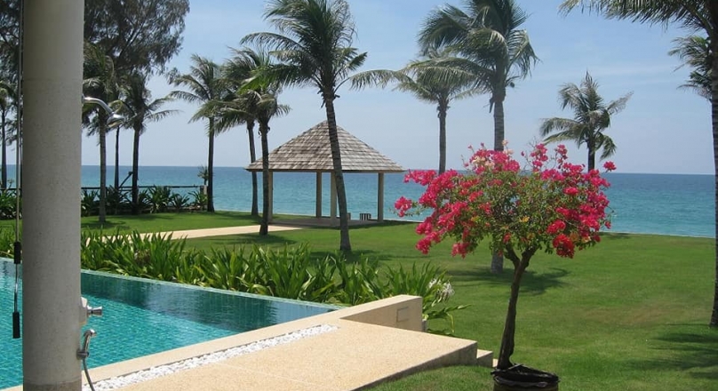 Phuket quality real estate presents this absolutely gorgeous pure premium beachfront villa