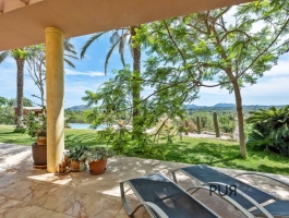 Arta Finca with all the trimmings. Including paddock and stable. Rental license.