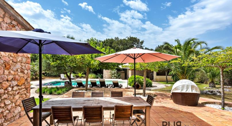 Finca. Sustainable building services. Very good condition. Classic style.