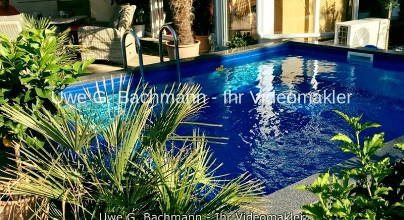 Berlin - Heinersdorf Stylish single family house with heated pool & sauna