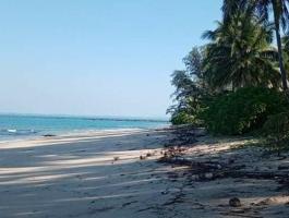 Located Chaungtha Shwe Thaung Yan Beach.