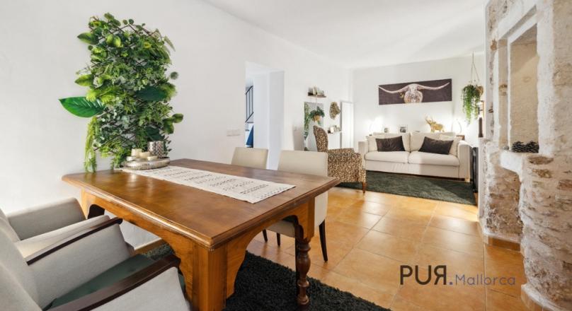 Llubi - Renovated Townhouse with Large Patio
