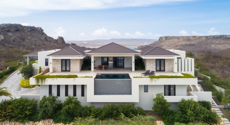 Unique villa with 360 degree views