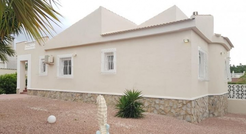 INDIVIDUAL VILLA IN SAN LUIS WITH PRIVATE SWIMMING POOL
