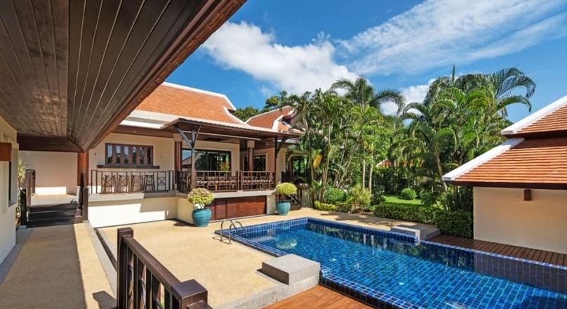 Phuket quality real estate offers this beautiful lake front 4 bedroom all en-suite bathroom villa 