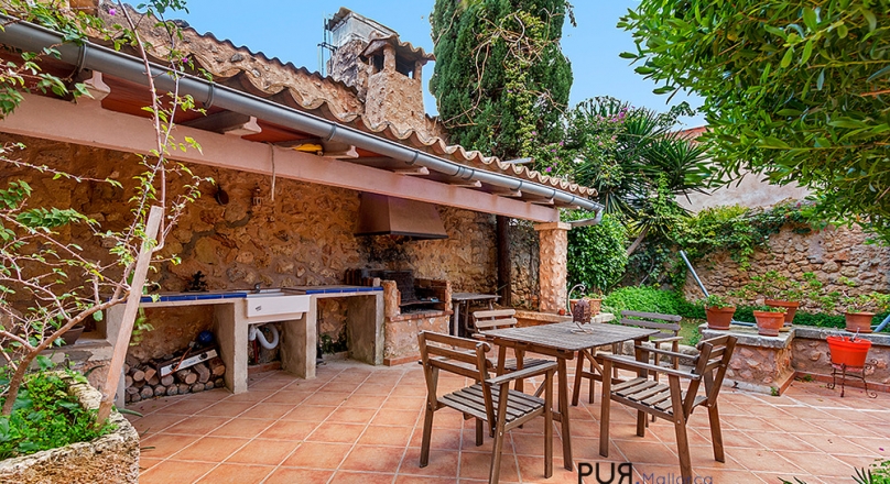 Tuscany in Mallorca? Santa Eugenia is close. Stone house with a lot of flair.