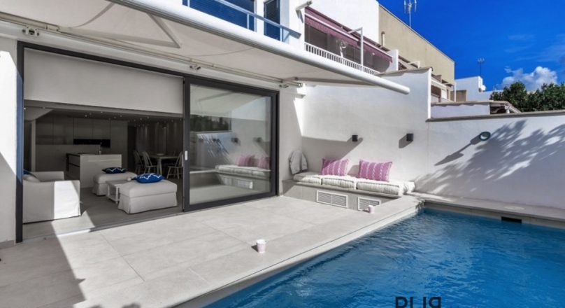 El Molinar. A high quality terraced house. Luxury. A few meters to the sea. Short ways to the city.