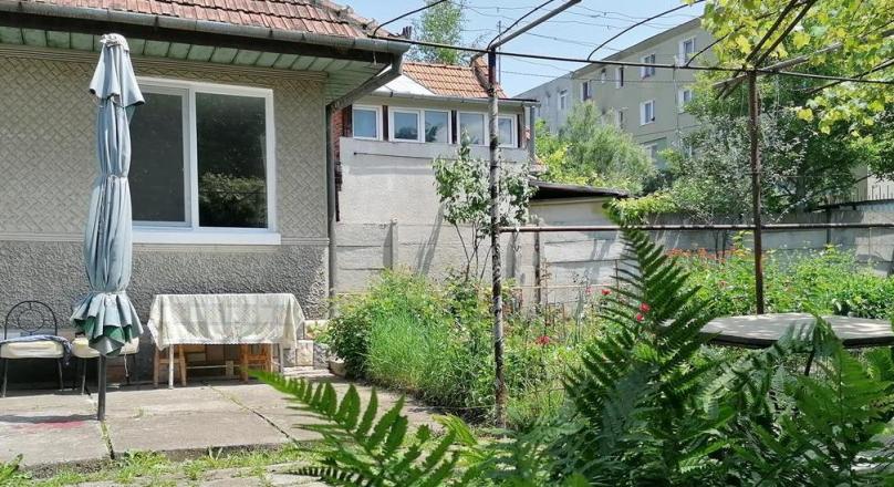 One level house, in Brasov, with 650 sqm of land and garage.