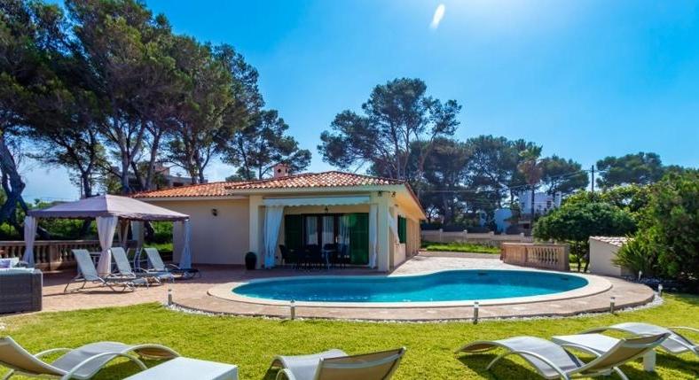 Vallgornera in the south. Large house. South exposure. Mallorcan bungalow 