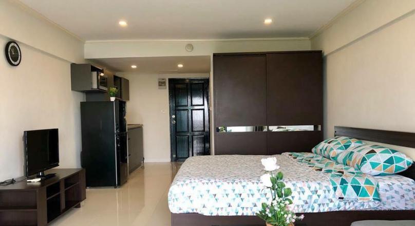 A 37 Sq M one bedroom apartment on 12 floor with city view at Chomdoi Condo