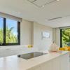 Very well-kept environment. Golf courses. A stone's throw into the Capitale. Son Vida.
