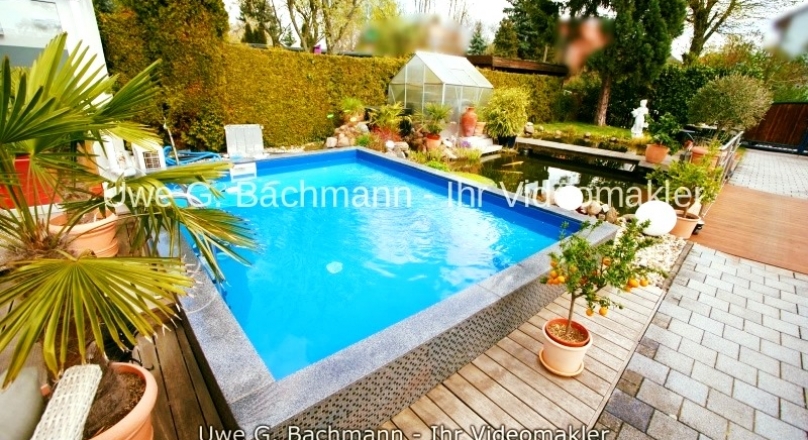 Berlin - Heinersdorf Stylish single family house with heated pool & sauna, winter garden, garage