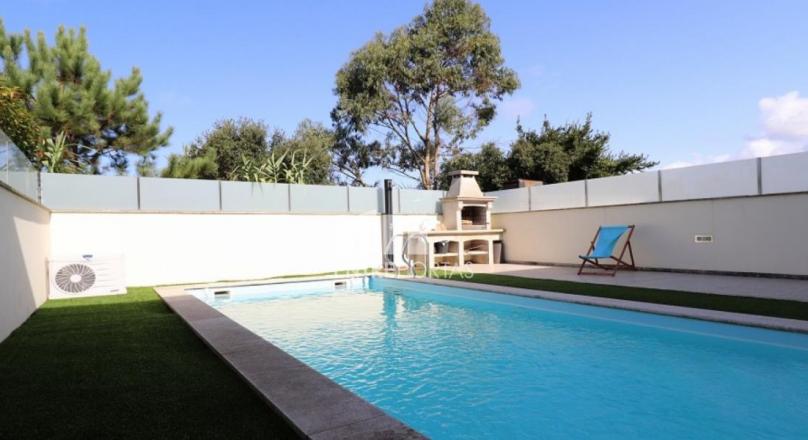 LUXURY CONTEMPORARY HOUSING WITH GARDEN AND POOL