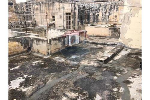 LUQA - TOWNHOUSE