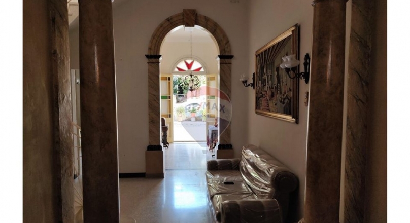 SAFI - Double fronted unconverted townhouse located in the heart of this much sought after tranquil village and close to all amenities