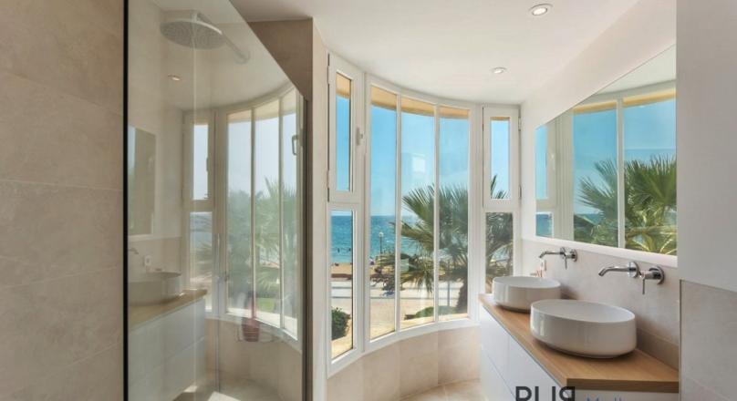 The sea on your doorstep. The old town in walking distance. Portixol. Luxury apartment.