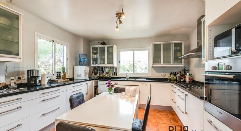 Lots of space. Eight bedrooms. Many options. And in Portals Nous near the marina.