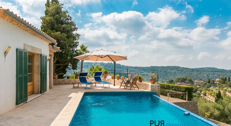 The whole southwest at your feet. In the village of Galilee. Enjoy. Quiet. Earthiness.