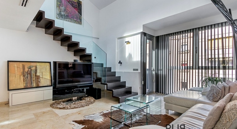 Bons Aires - Few minutes from the Placa d'Espana. Duplex - Penthouse. High-quality.