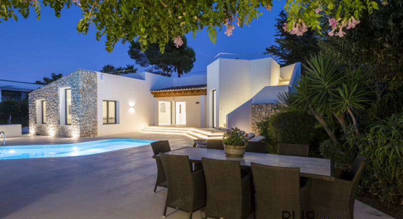 Santa Ponsa. Villa. 360 degree view to the bay. Completely renovated. Live outside. Feel good.