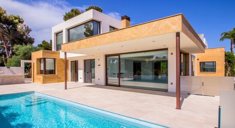 Modern luxury villa in Pla de Mar in Moraira | White shore