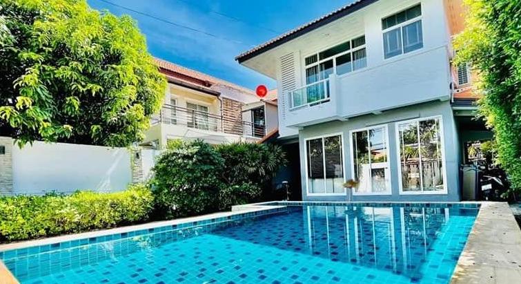 Pool villa for sale South Pattaya near Walking Street