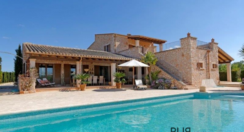 Santanyí. Majorcan manor. Finca with guesthouse and holiday rental license.
