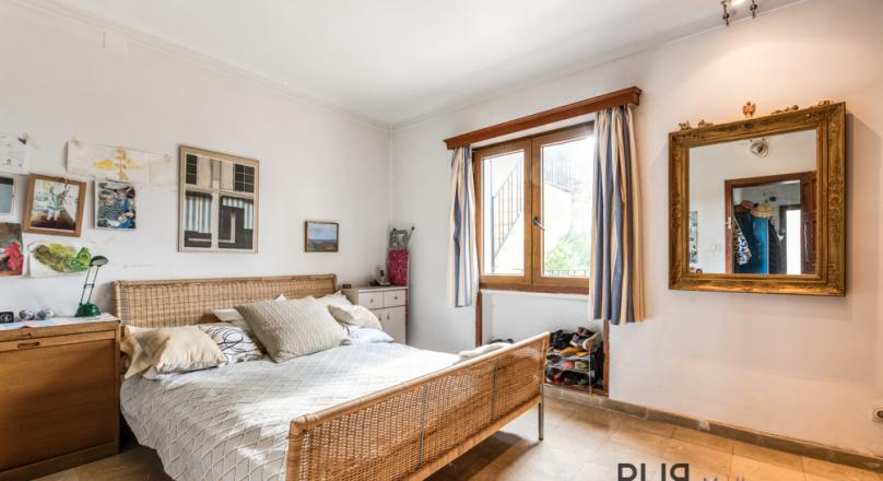 Lots of space. Eight bedrooms. Many options. And in Portals Nous near the marina.