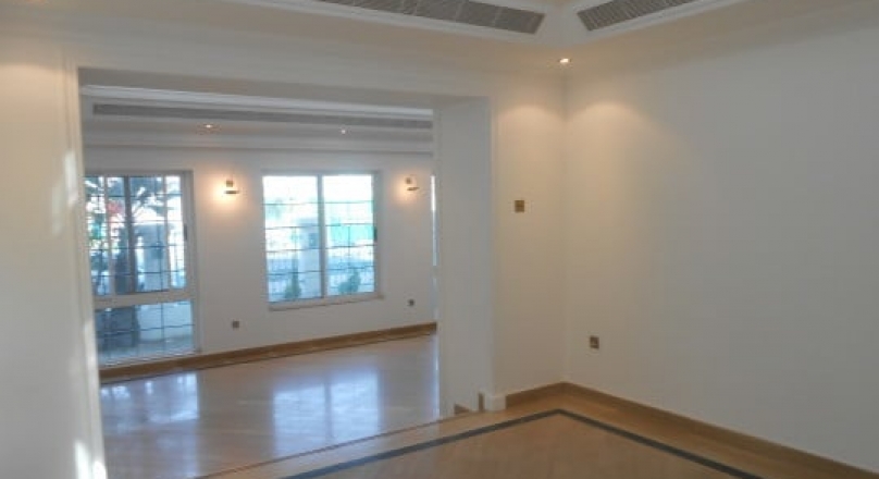 Villa 5BR for Rent by the Canal, located in Jumeirah 2