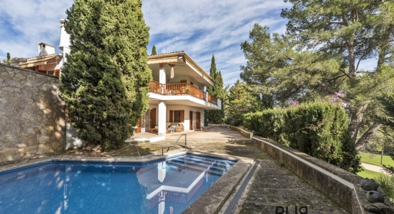You are looking for a Villa in Son Vida. And know the prices. And are not afraid to renovate.