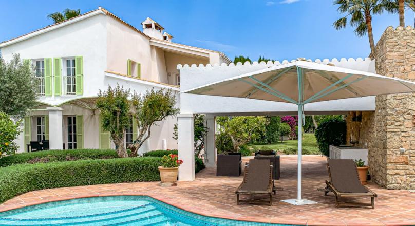 Capdepera. Renovated historic country house. With separate guest house.