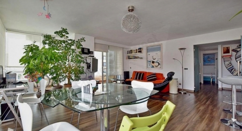 Apartment. Palma. Bright. Generously. Rehabilitated. Sea views. Top floor. Attractively priced.