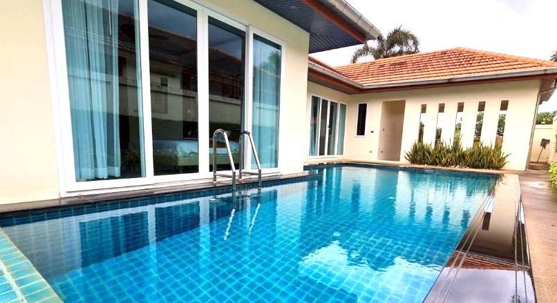 Luxury Executive Villas For Sale or Rent Near Mabprachan Lake 
