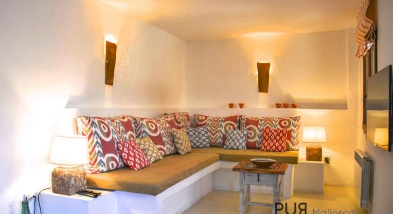 Villa. Near the beach. Lots of space. Well maintained. Separate guest studio.