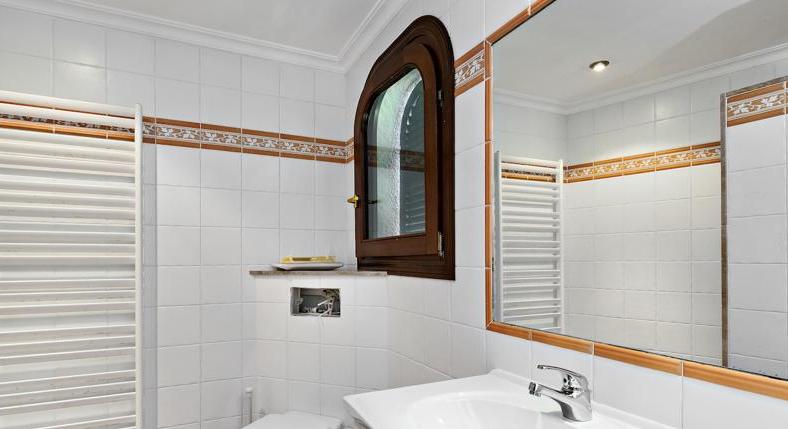 Villa in the northeast. Canyamel. With a lot of space. And small price.