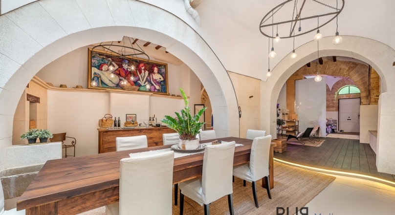 Palma. Old town. In the middle. A town house over 4 floors. Completely renovated.